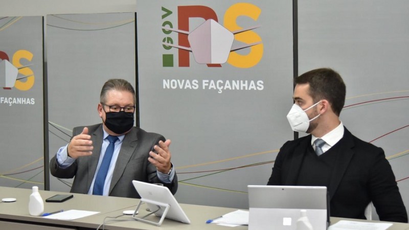 Anuncio do novo sistema de monitoramento da pandemia foi feito em reunião presencial com participações por videoconferência