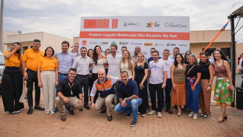 Entrega de moradias pelo governador Eduardo Leite
