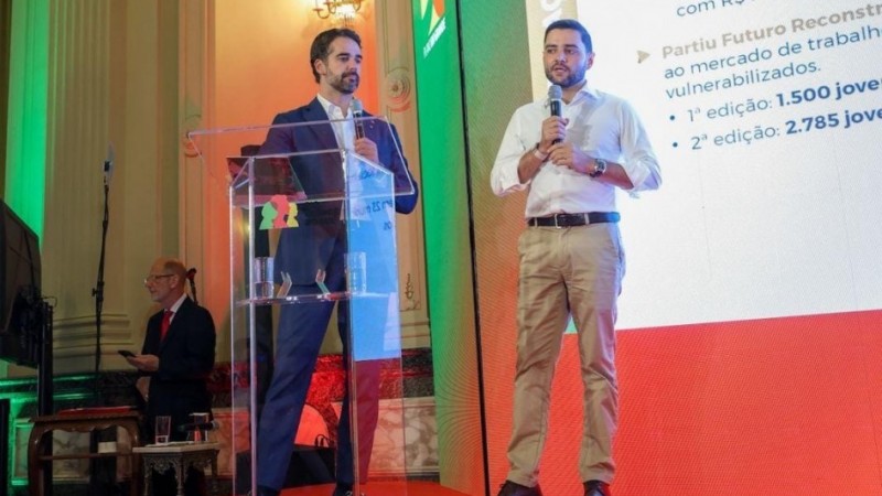 Eduardo Leite e Gabriel Souza anunciam novos contratos de batimetria para mapear rios e lagos do Litoral Norte e bacias do Jacu&iacute;.