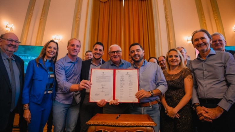 Gabriel Souza celebra conv&ecirc;nios do Programa Rotas de Resili&ecirc;ncia com 22 munic&iacute;pios mar26