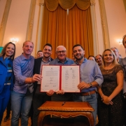 Gabriel Souza celebra conv&ecirc;nios do Programa Rotas de Resili&ecirc;ncia com 22 munic&iacute;pios mar26